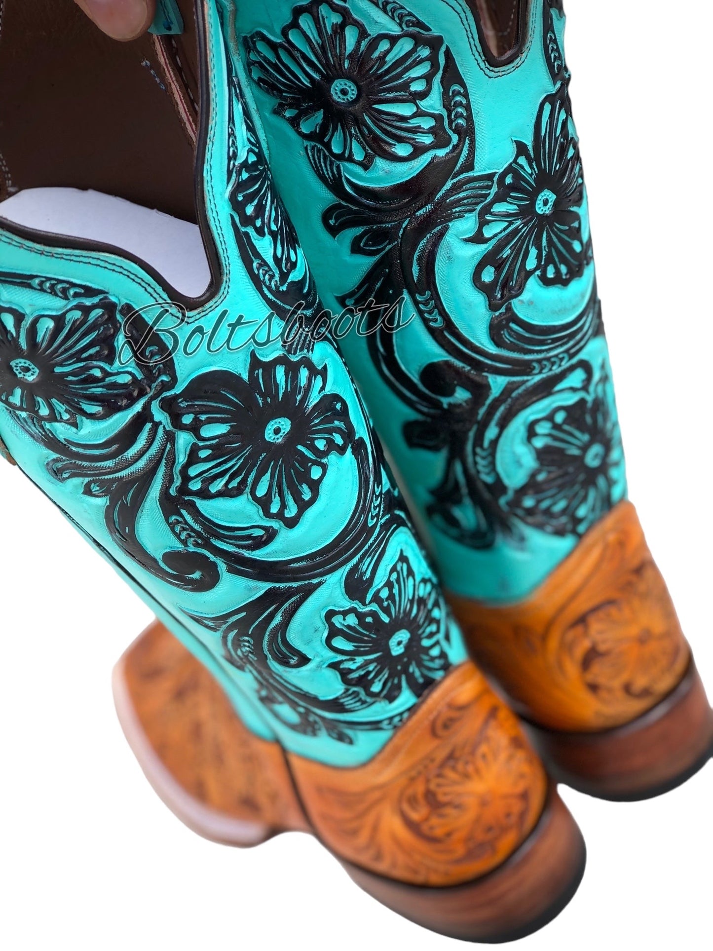 Turquoise lavish 👗 🧚🏿♀️complete handtooled