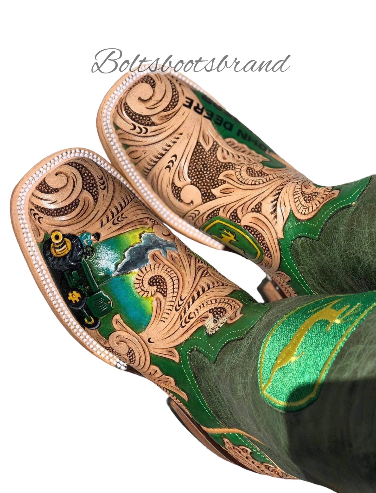 Handtooled 🚜🌵Deere dee🧑🏻‍🎤 (women’s signature)