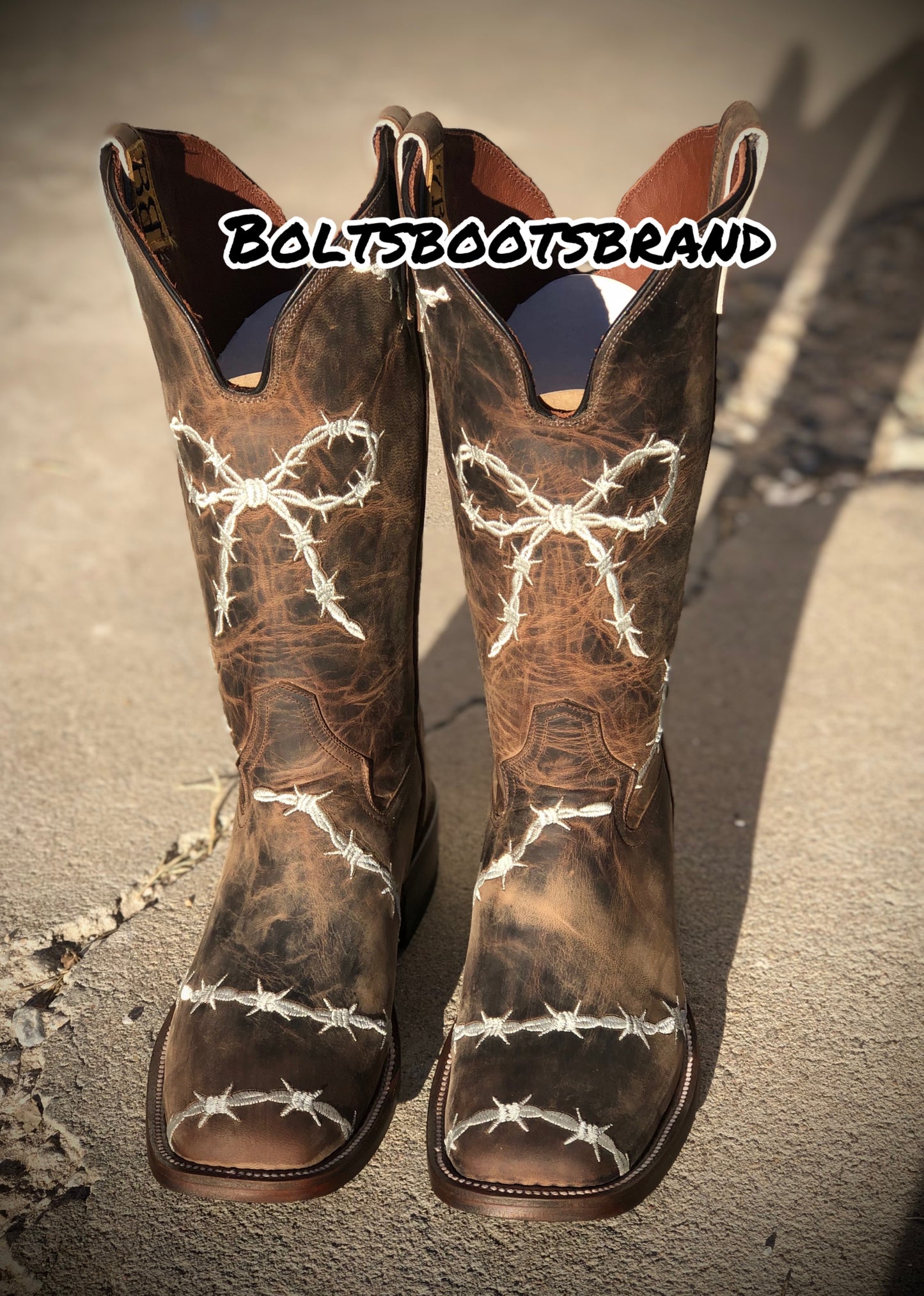 Barbed wire bow by Boltsbootsbrand